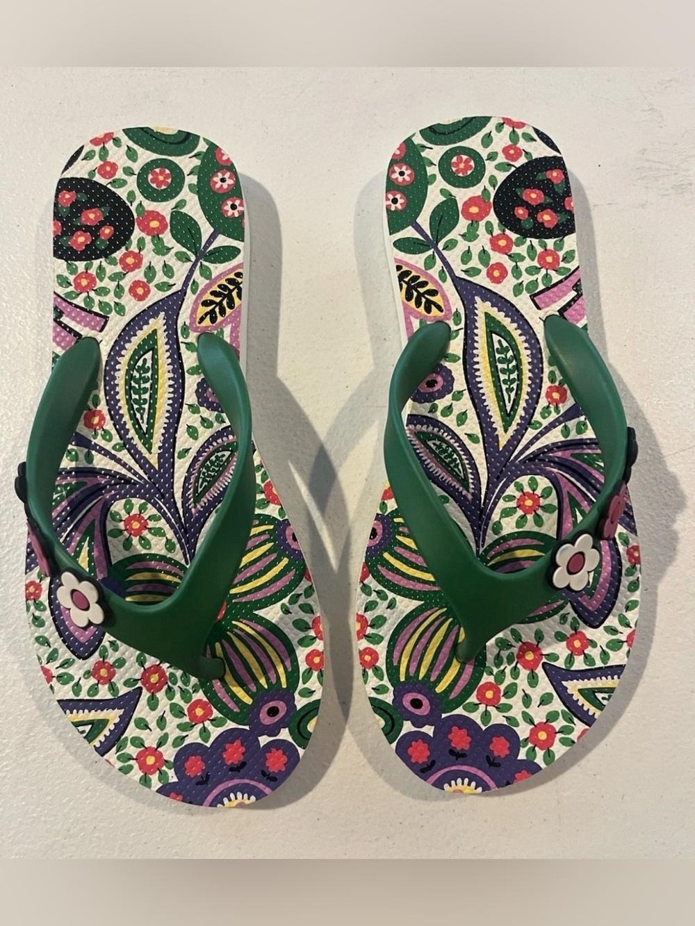 Vera Bradley Women’s Flip Flops Thongs Viva la Vera, Size Small